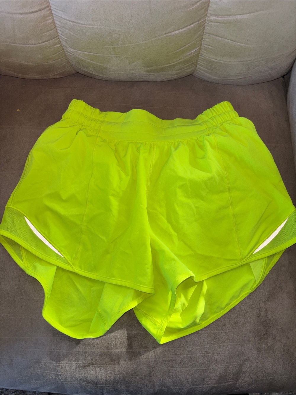 Lululemon Hotty Hot Short II *Long 4"
Highlight Yellow